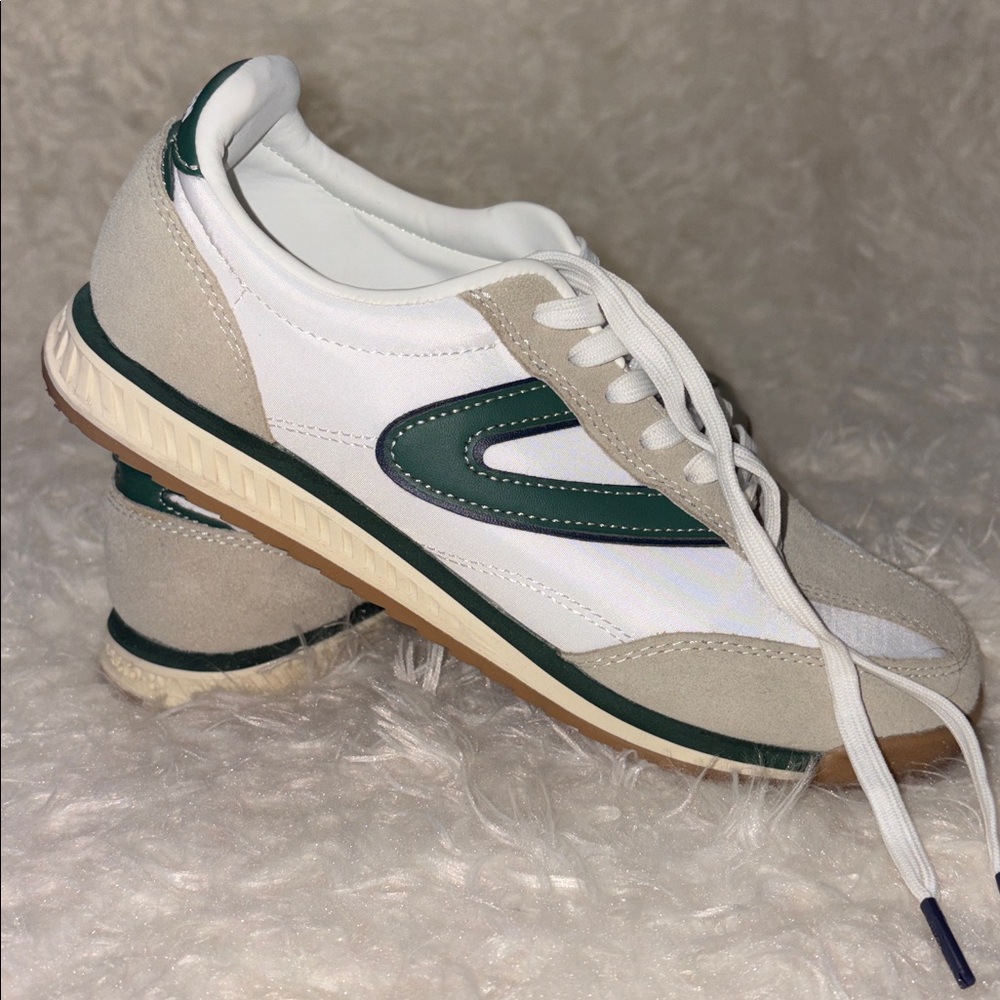 Tretorn Low rise Kristine Sneakers-White, Green, Suede Trim Sz 7.5 - Picture 3 of 8